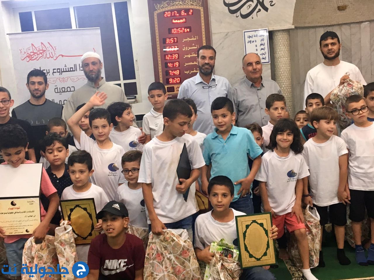 تكريم طلاب دار القرأن الكريم في مسجد ابو بكر الصديق في جلجولية 